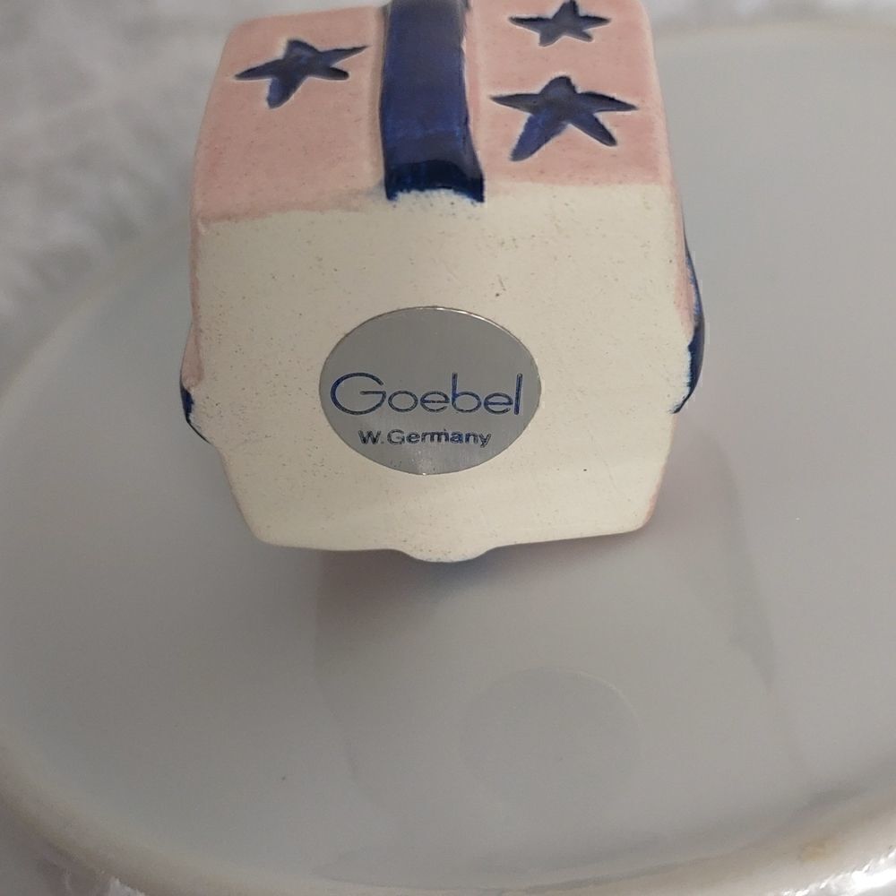 Goebel Porcelain Miniature Gift Box - Picture 2 of 5